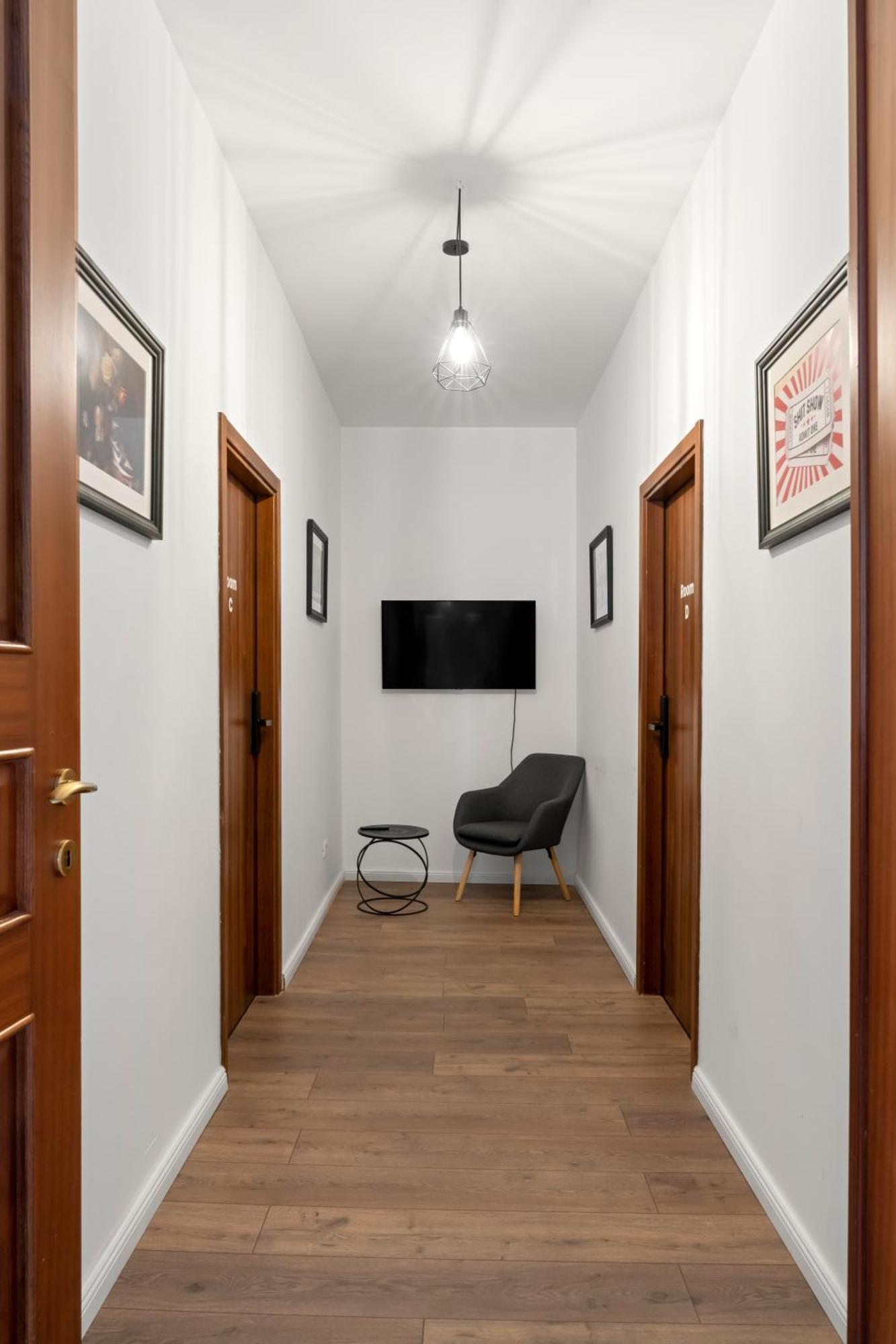 Nest Boutique Hostel Бухарест Экстерьер фото