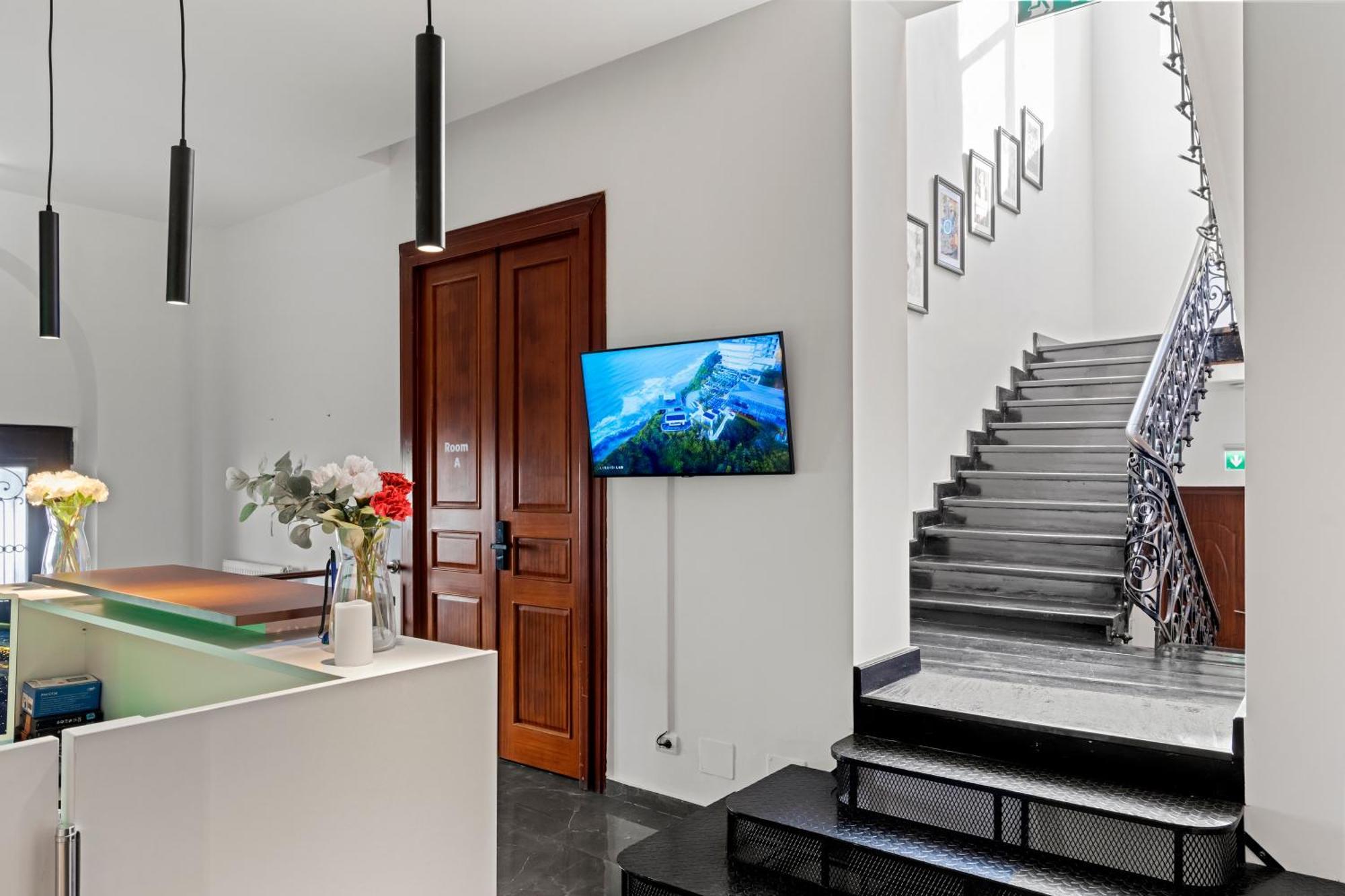 Nest Boutique Hostel Бухарест Экстерьер фото
