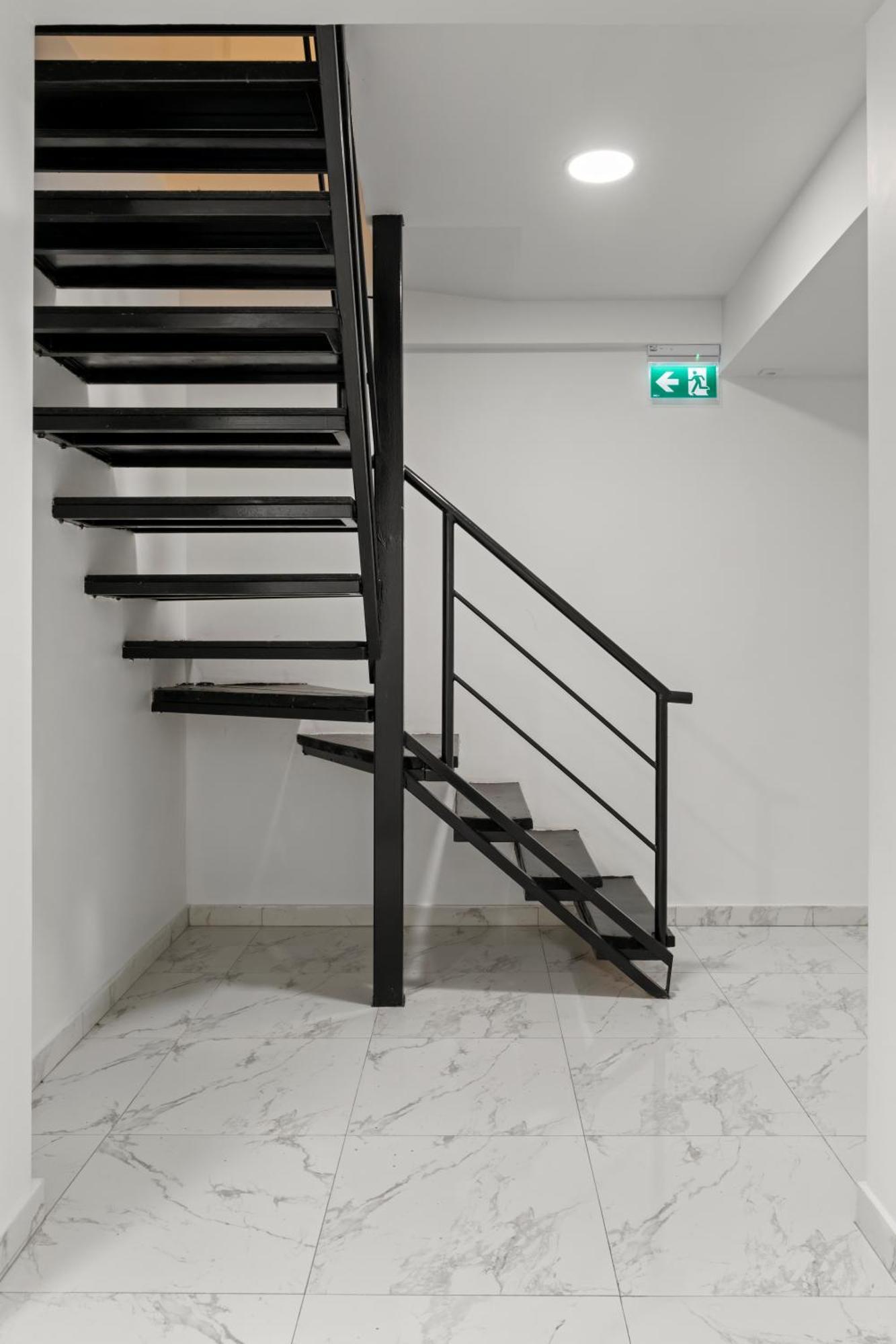 Nest Boutique Hostel Бухарест Экстерьер фото